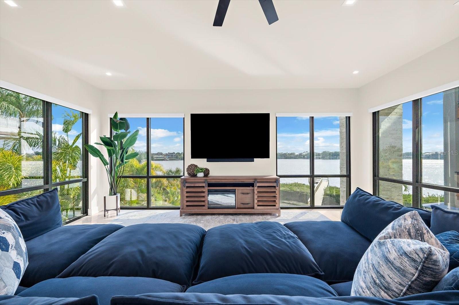 TOMAQUA - Residential