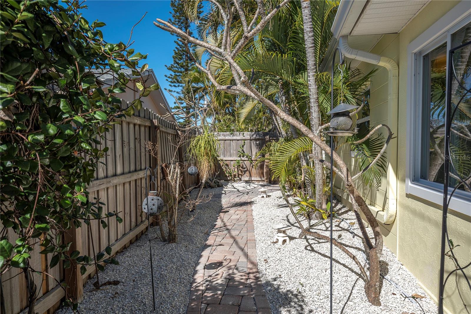 PASADENA ISLE - Residential