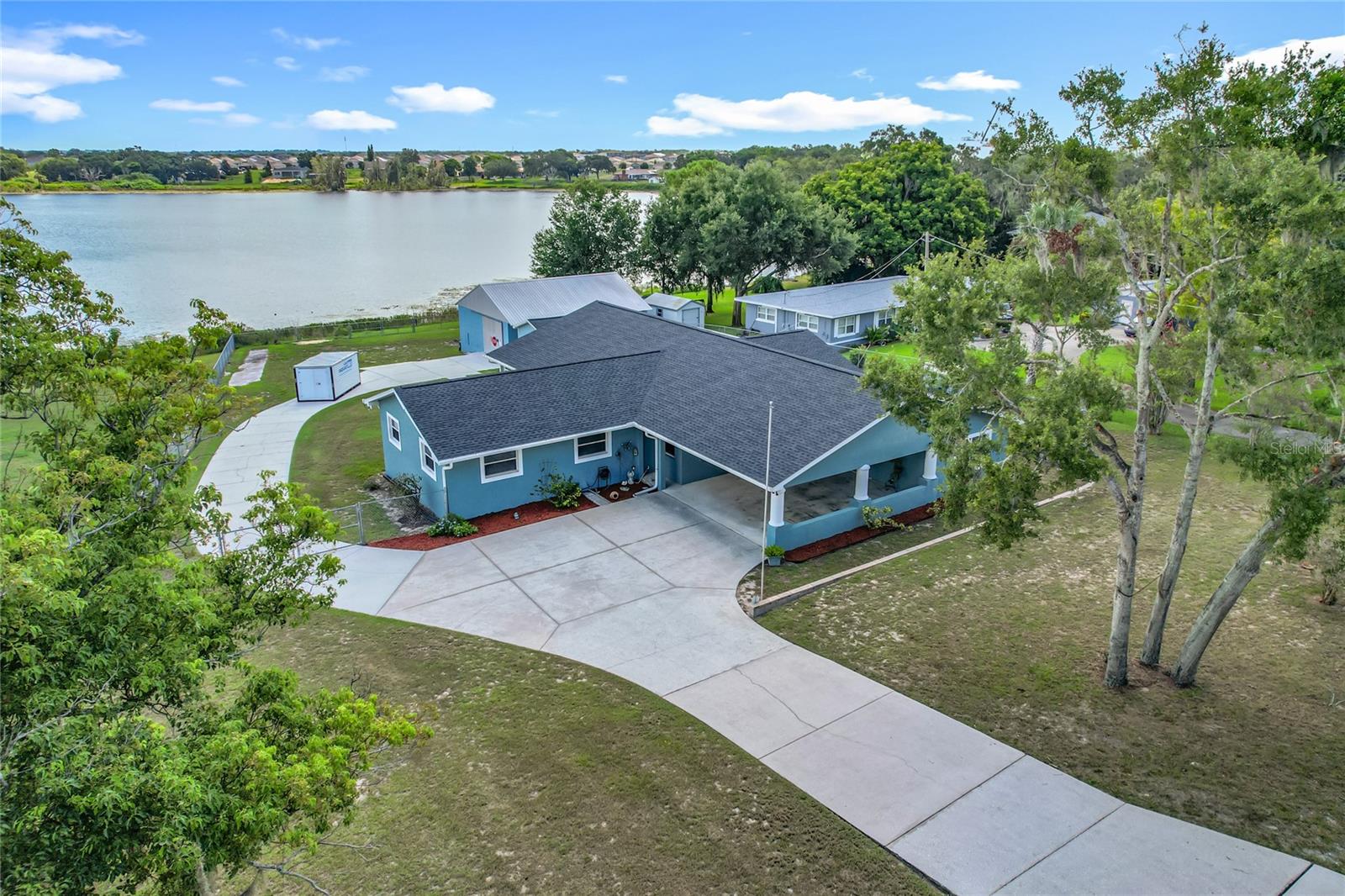 1200 LUCERNE LOOP