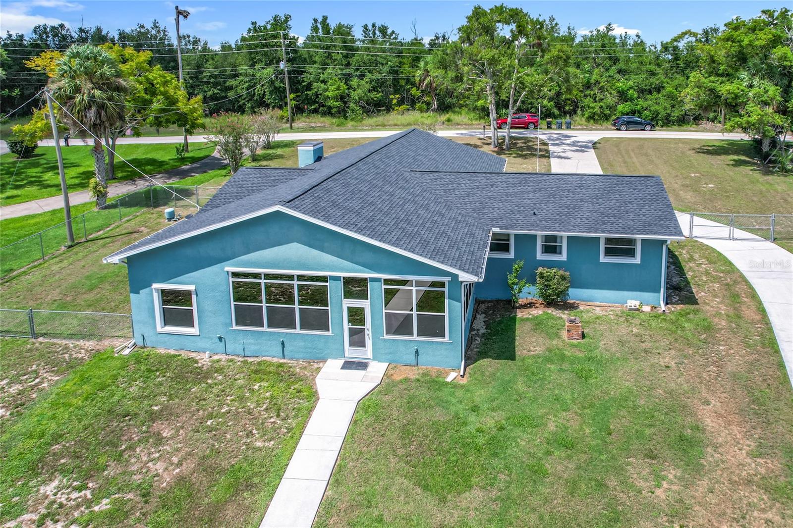 1200 LUCERNE LOOP