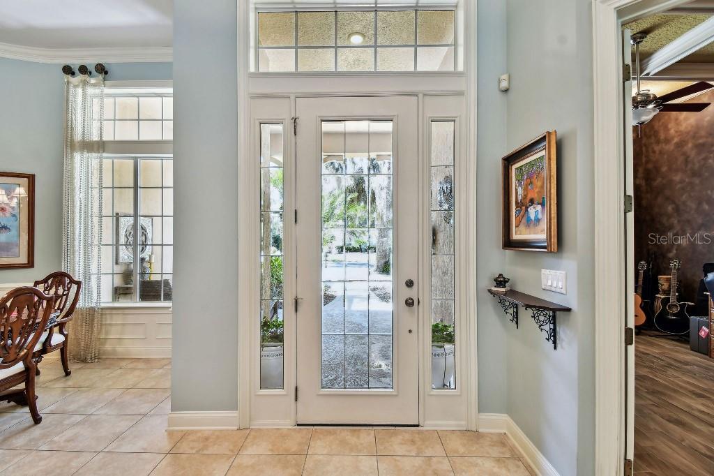 512 HONEY LOCUST LANE