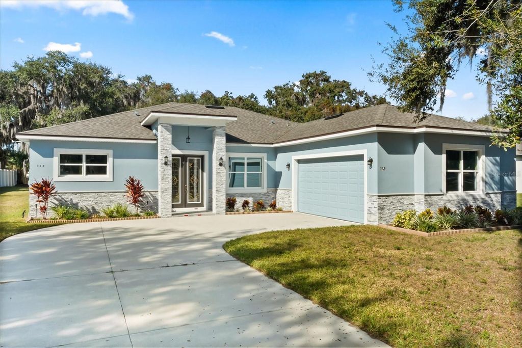 Photo of 319 Water Shore Drive, Leesburg, FL 34748 (MLS # O6364130)