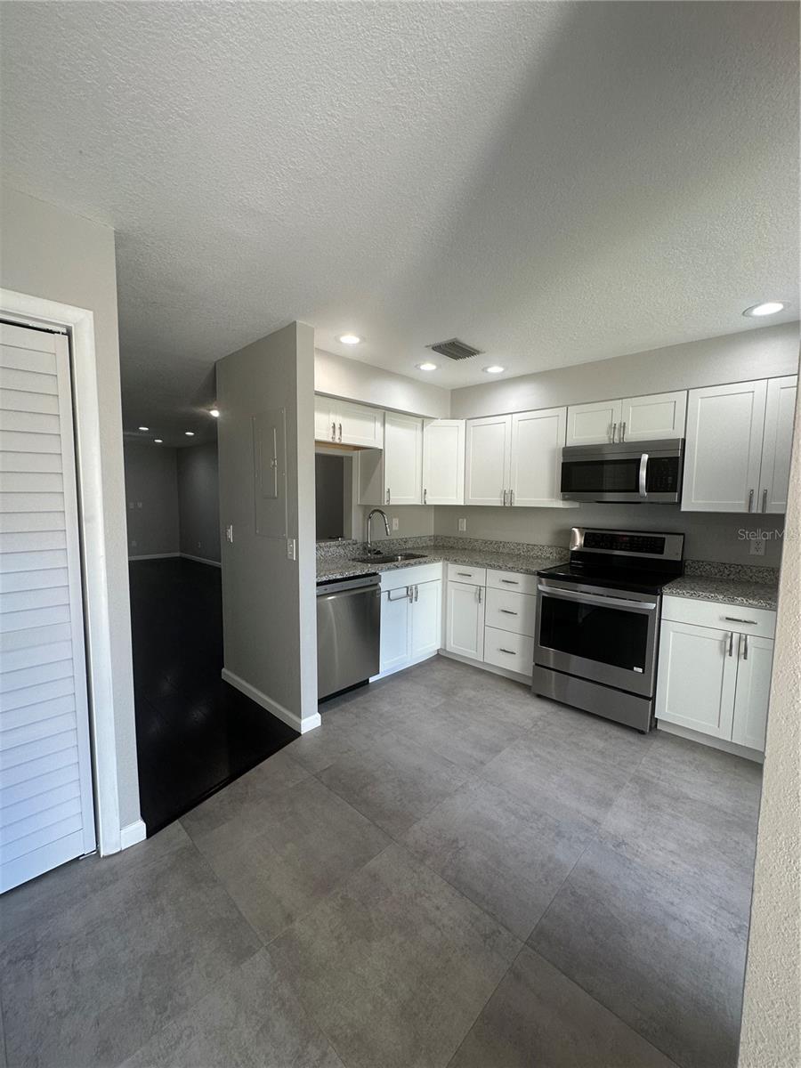 TOWNHOMES OF COUNTRYSIDE - Residential Lease