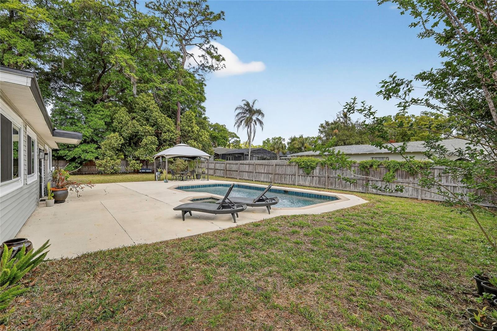 SLEEPY HOLLOW 1ST ADD - Residential