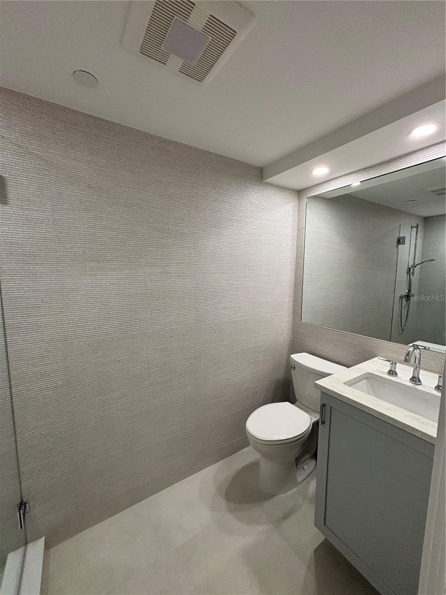 PLAYERS CLUB I - Residential Lease