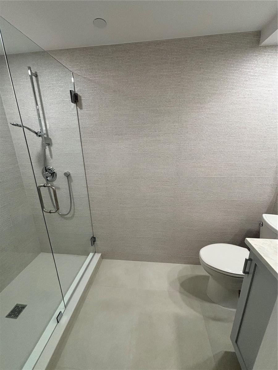 PLAYERS CLUB I - Residential Lease