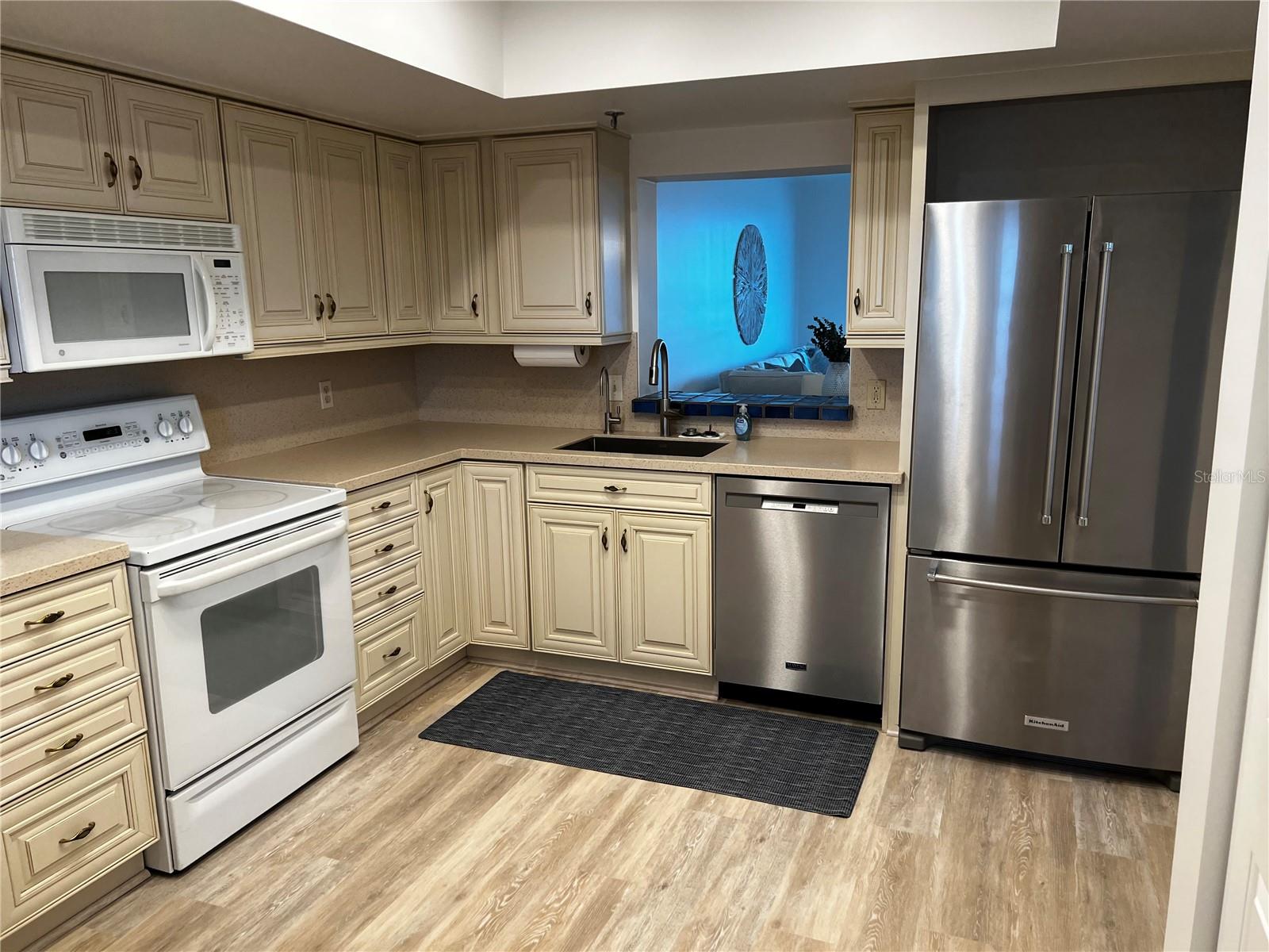 PLAYERS CLUB I - Residential Lease