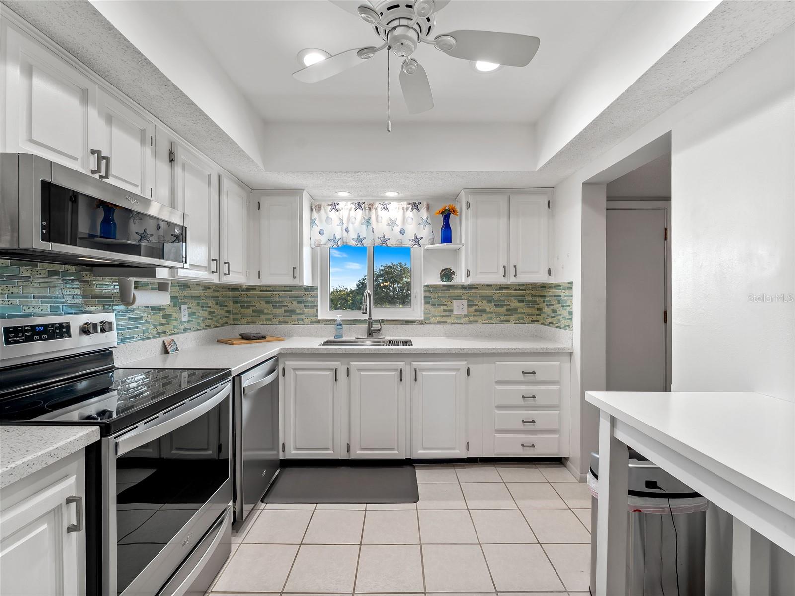 BAYSHORE ON THE LAKE APTS III SEC2 - Residential