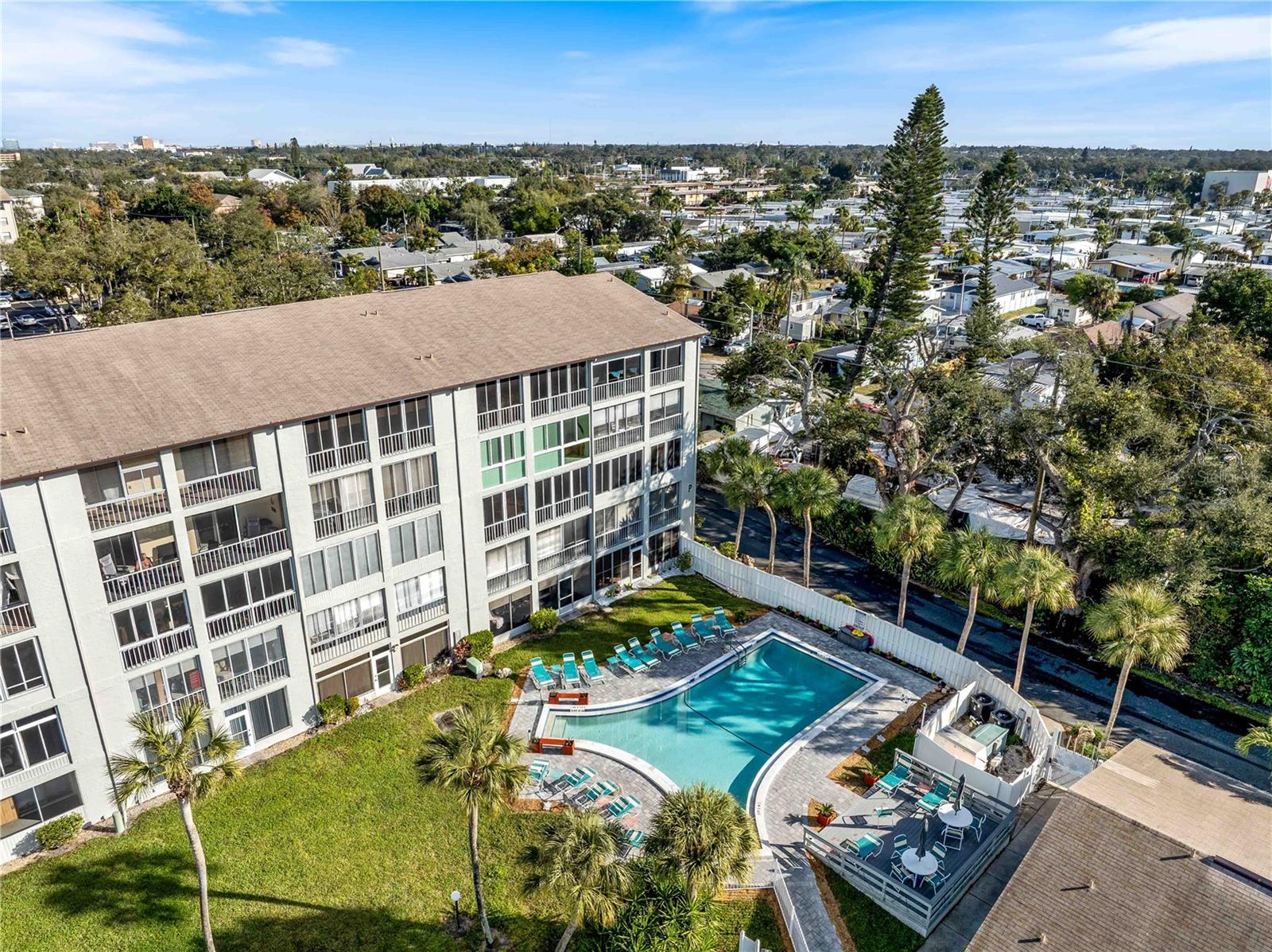 BAYSHORE ON THE LAKE APTS III SEC2 - Residential