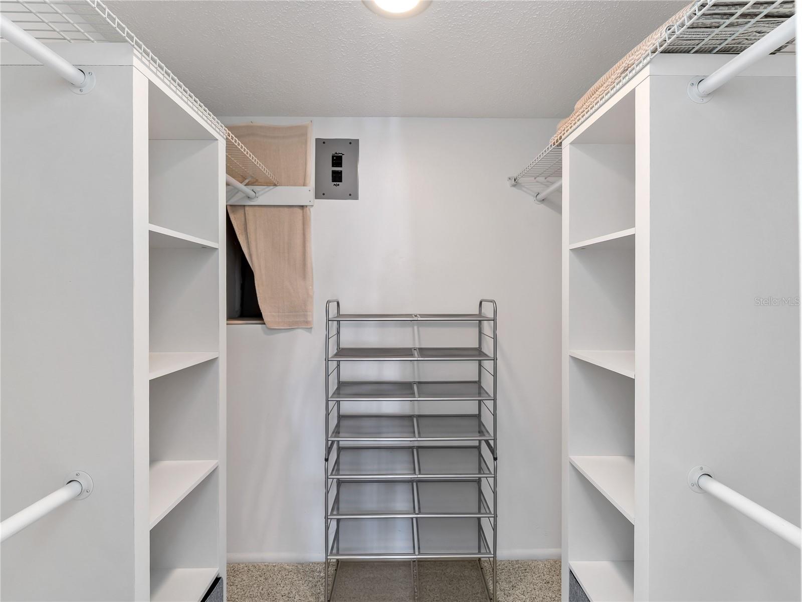 BAYSHORE ON THE LAKE APTS III SEC2 - Residential