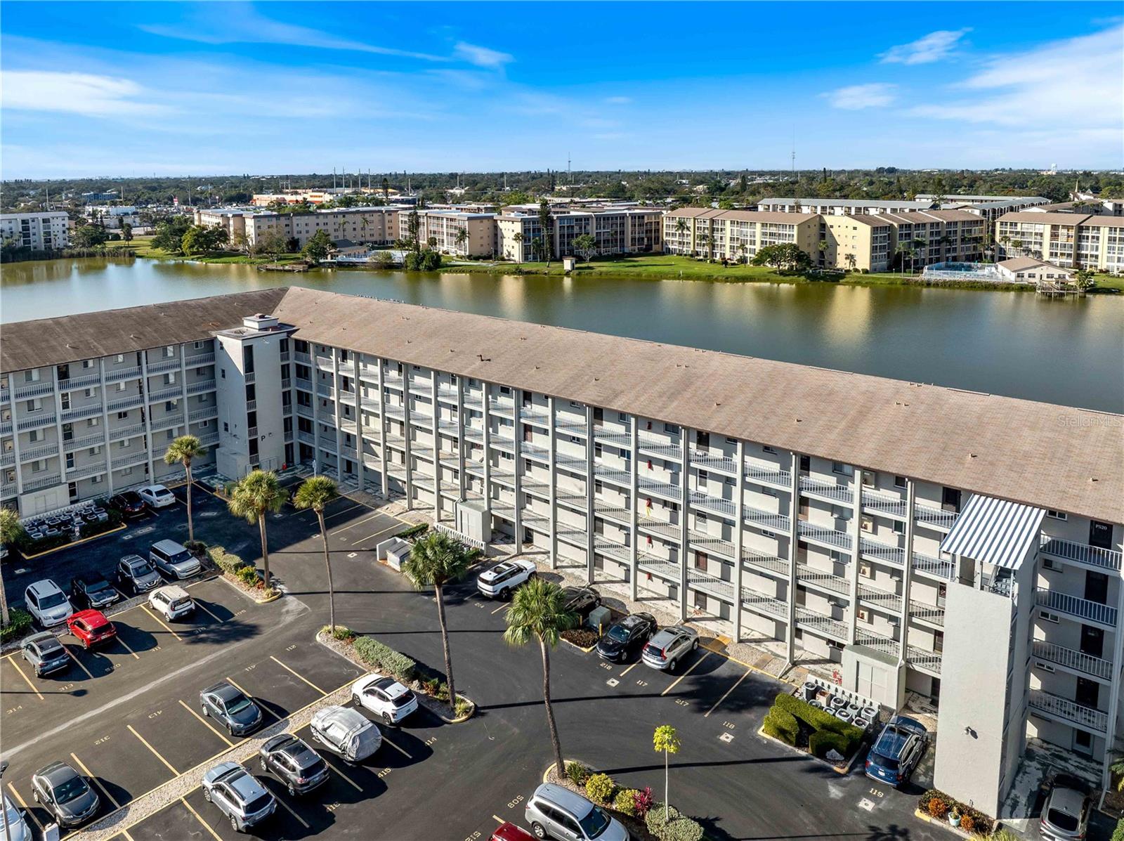 BAYSHORE ON THE LAKE APTS III SEC2 - Residential