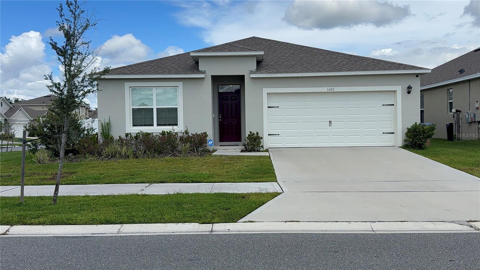 Extraordinary property in one of the area's most desirable communities. Close to the most desirable areas of Kissimmee, very close to Old Town, theme parks, and the Kissimmee shopping district. Brand new with extremely minimal use. One of the most sought-after styles for its configuration. Don't miss this opportunity.