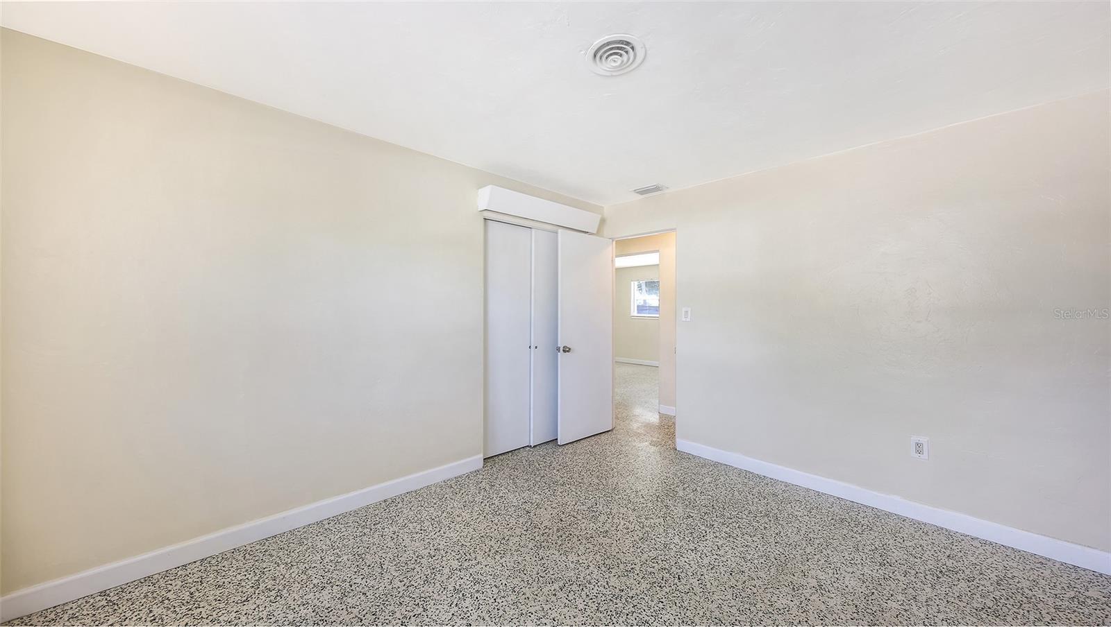 SOUTH GATE - Residential