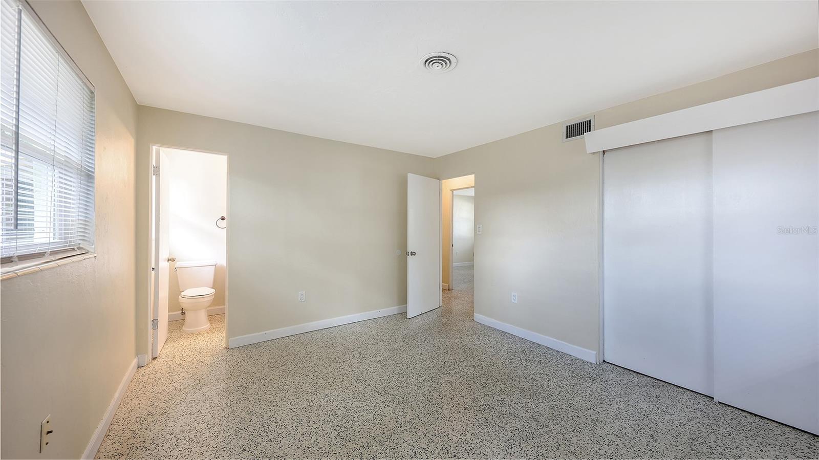 SOUTH GATE - Residential