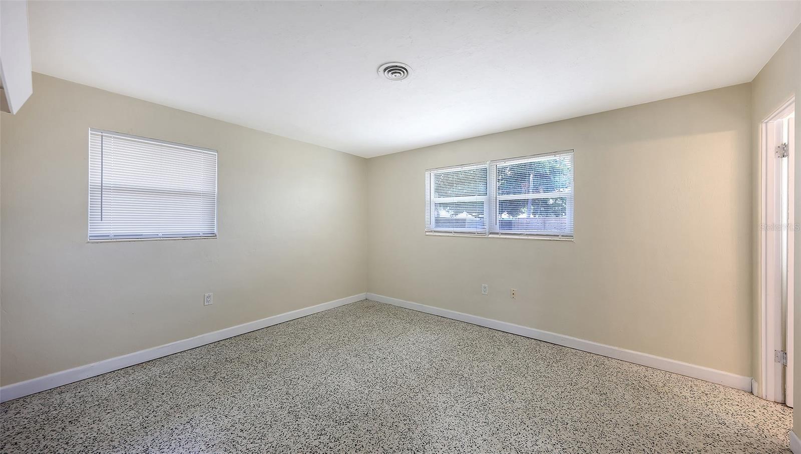 SOUTH GATE - Residential
