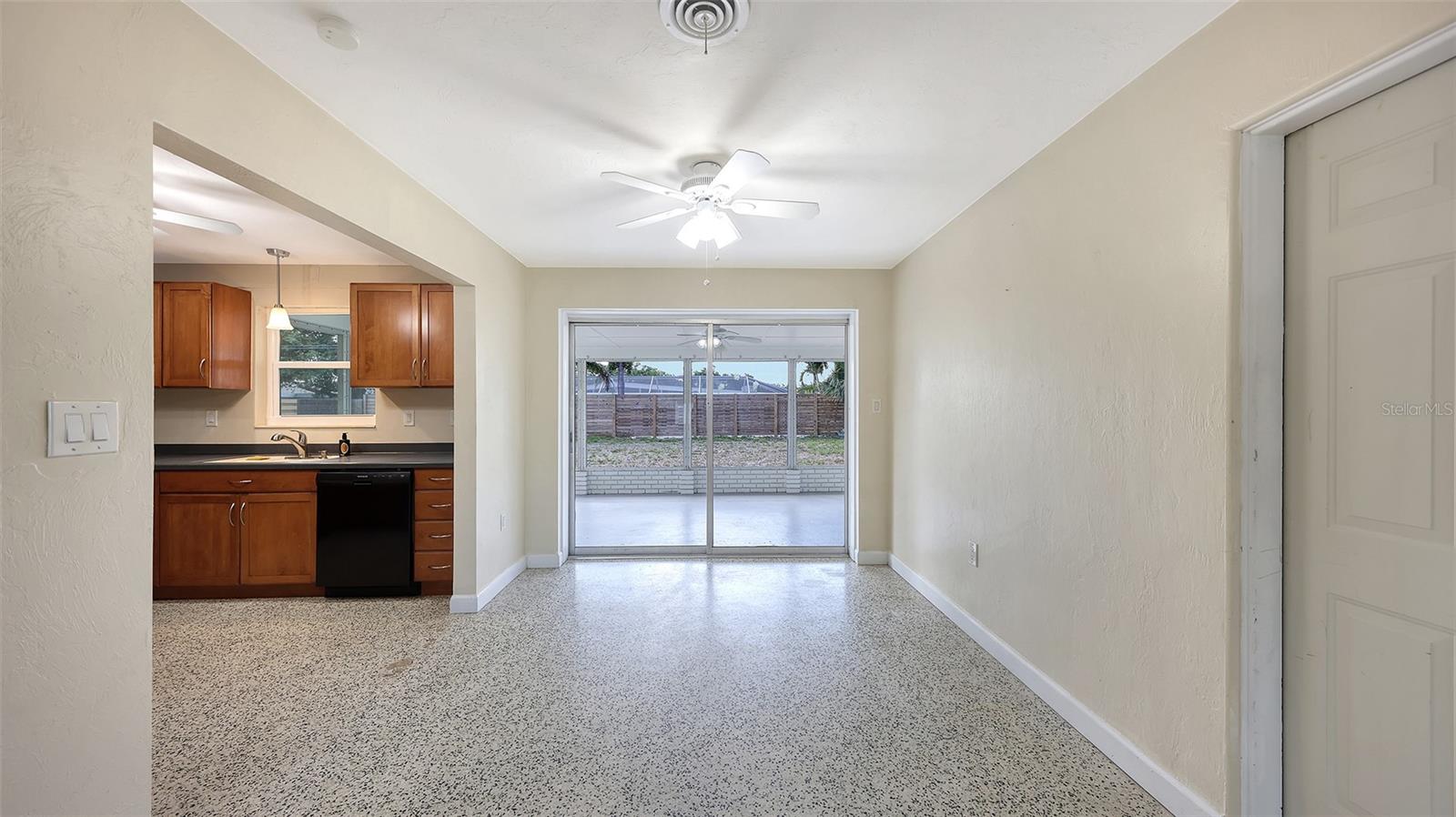 SOUTH GATE - Residential