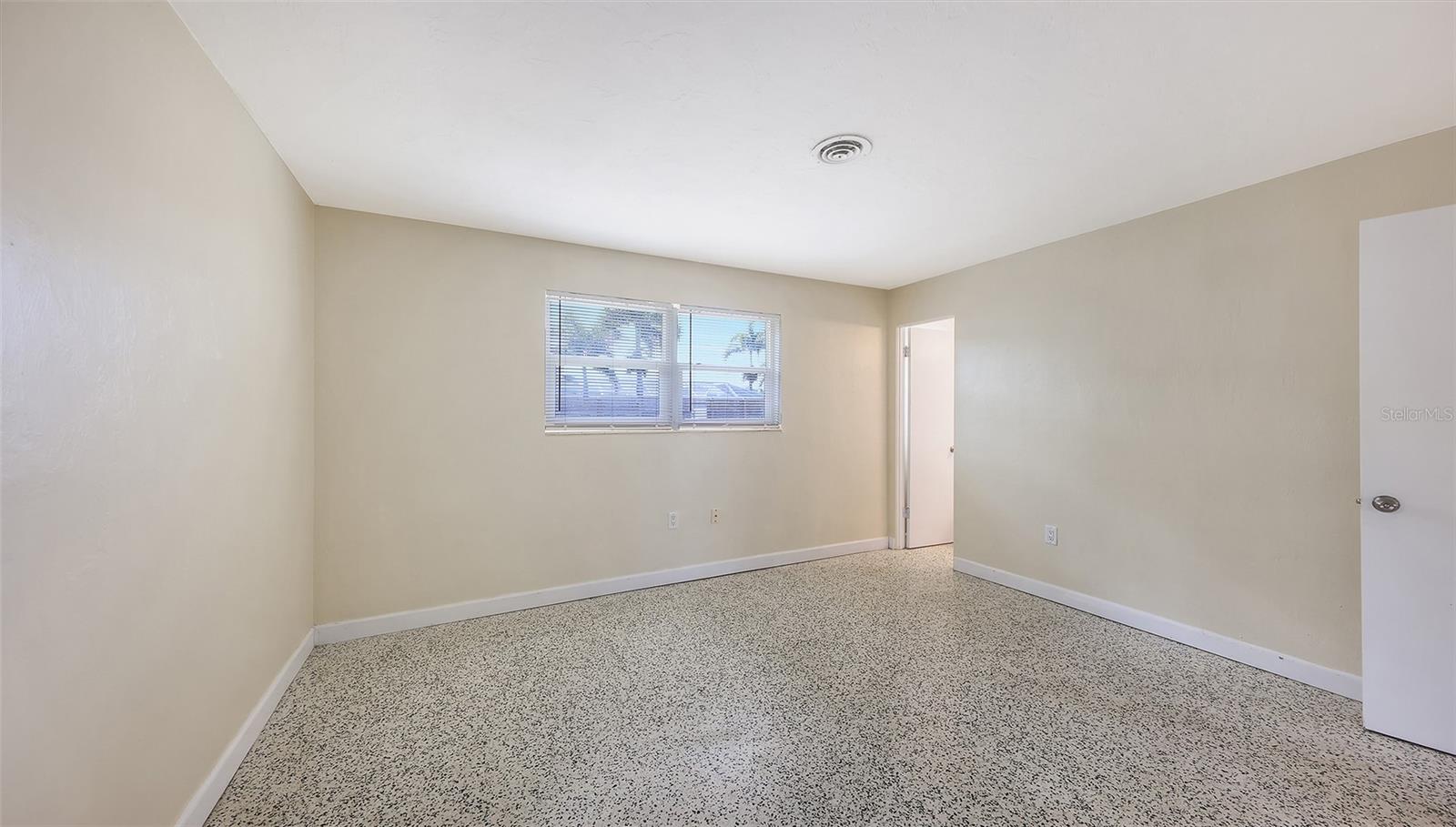 SOUTH GATE - Residential