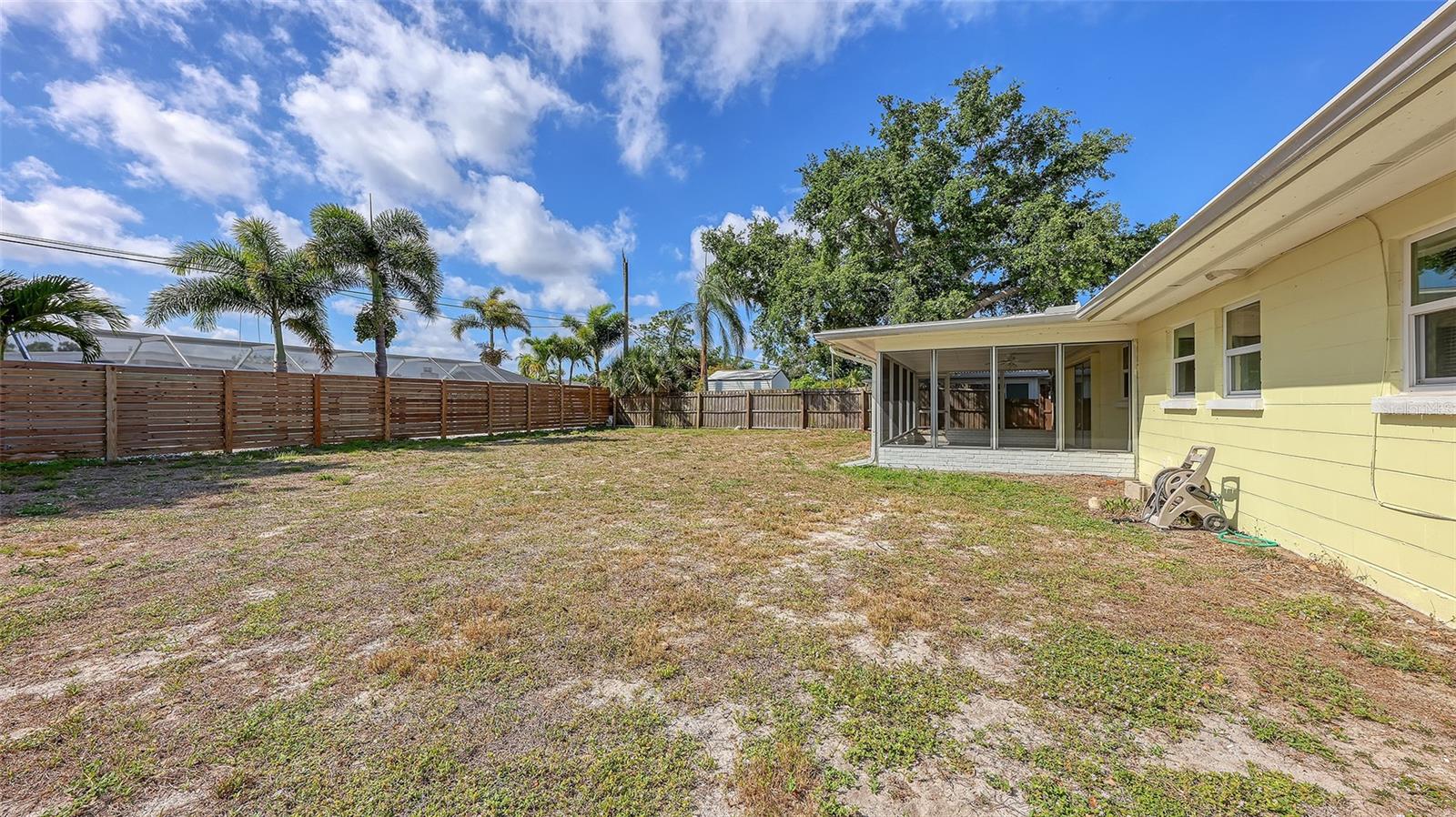 SOUTH GATE - Residential