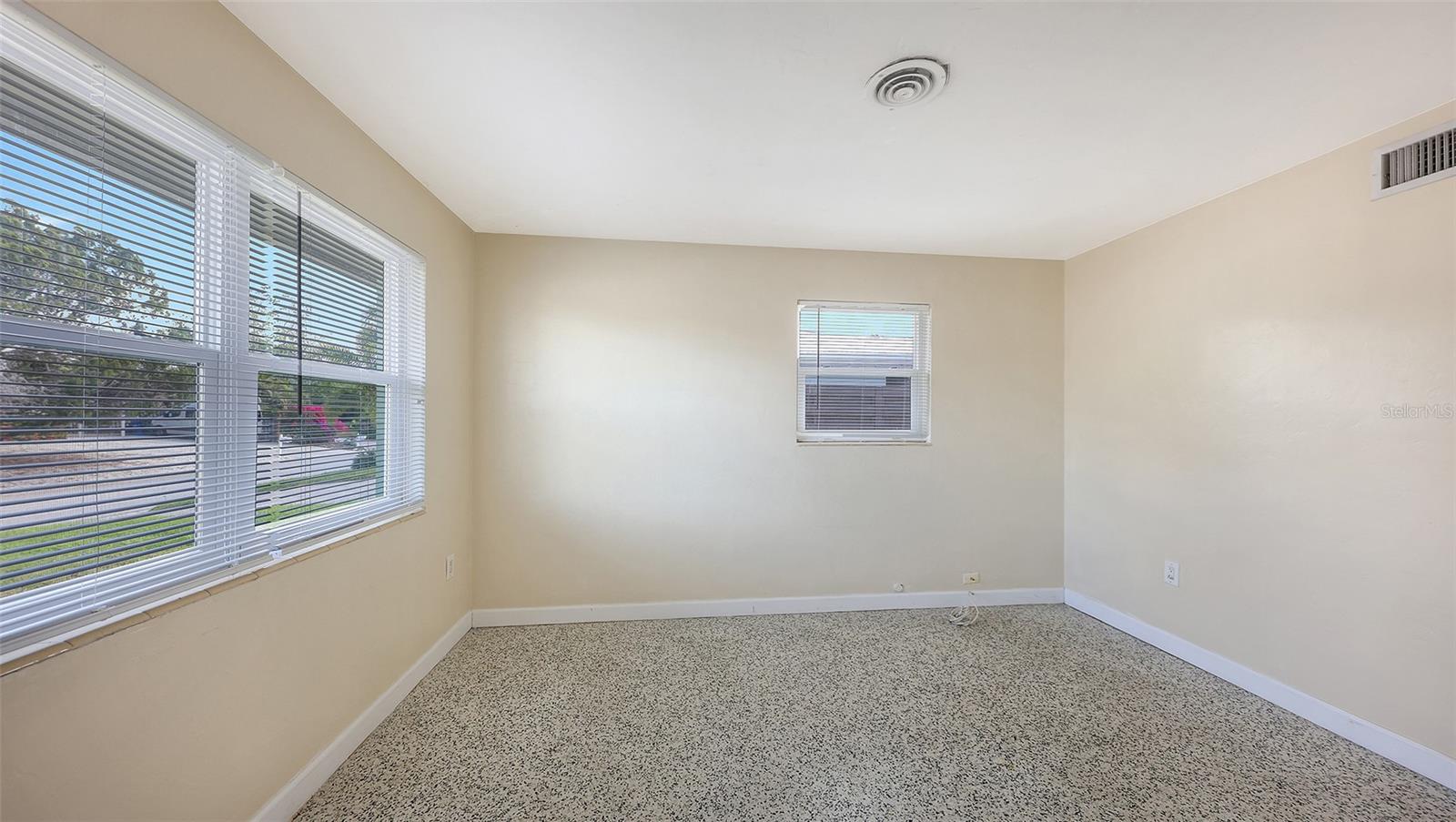 SOUTH GATE - Residential