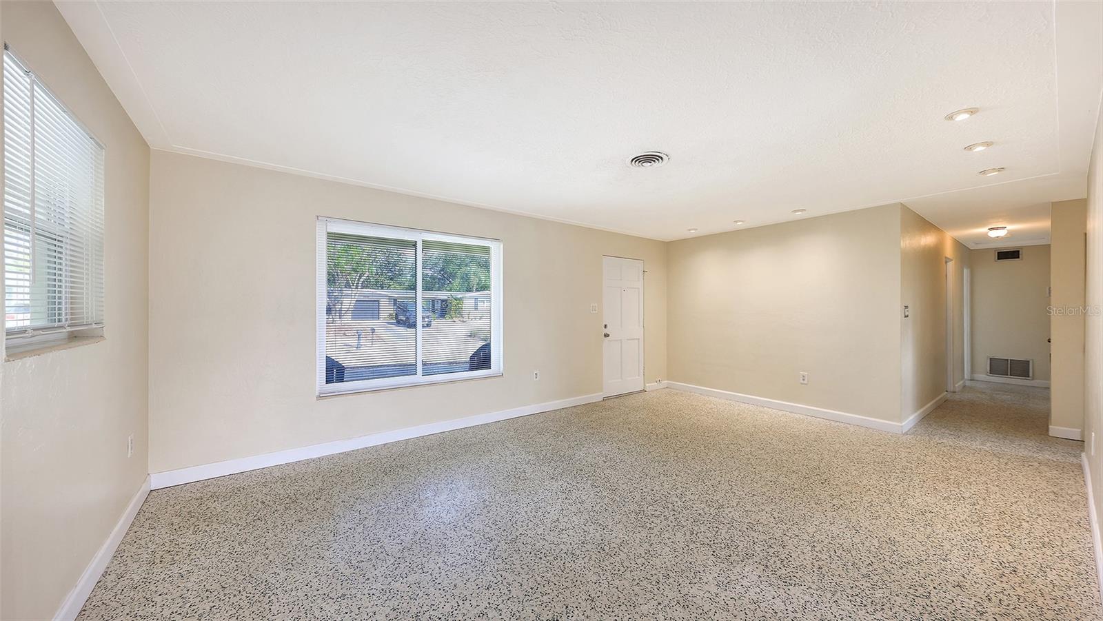 SOUTH GATE - Residential