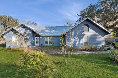 A home in HAWTHORNE