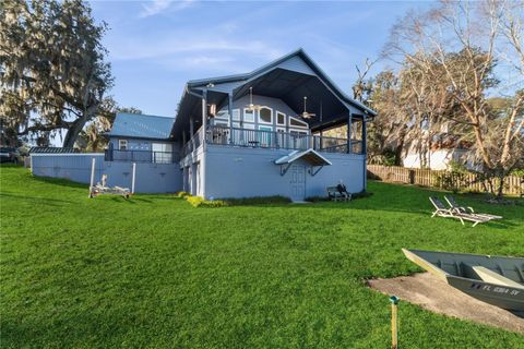 A home in HAWTHORNE