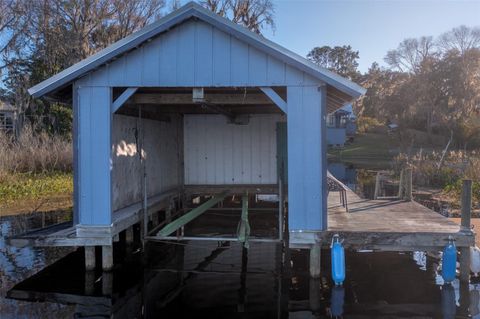 A home in HAWTHORNE