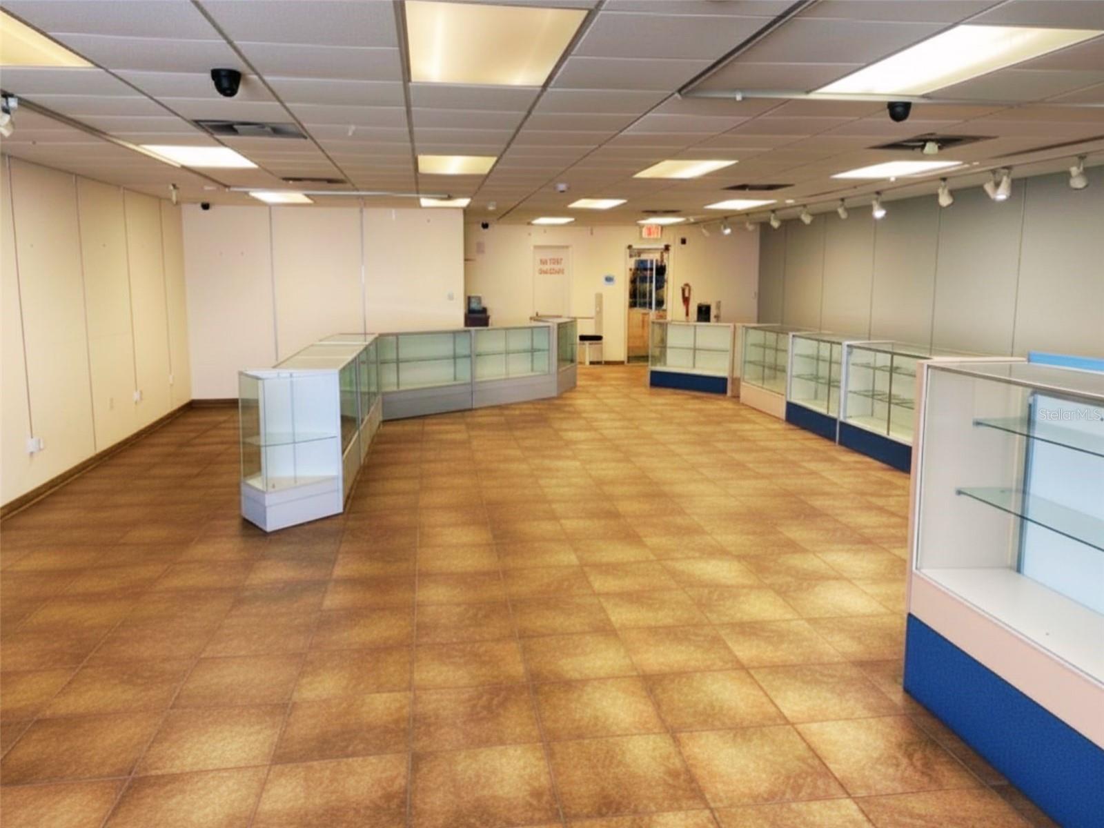 ARMSTRONG - Commercial Sale