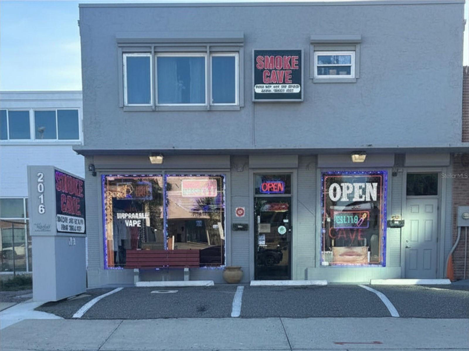 ARMSTRONG - Commercial Sale