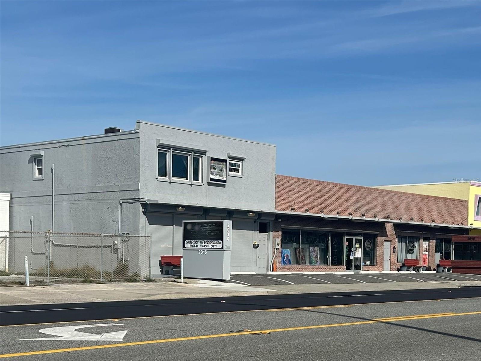 ARMSTRONG - Commercial Sale