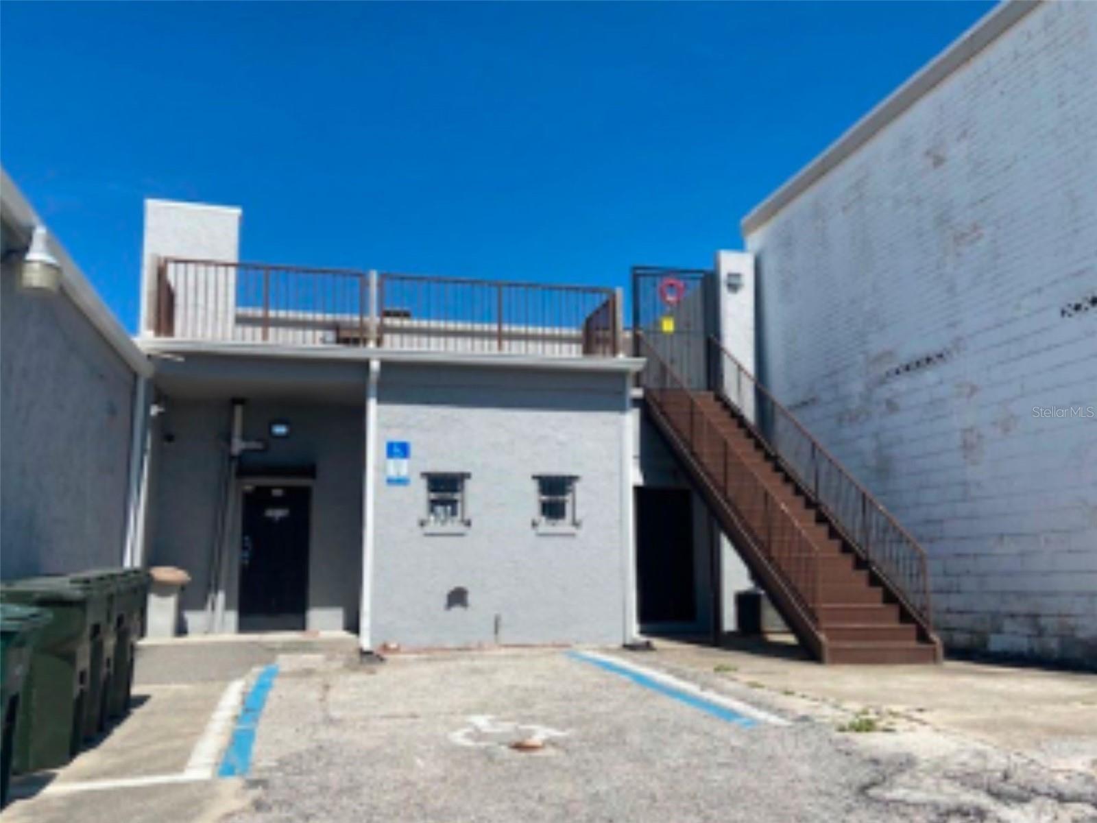 ARMSTRONG - Commercial Sale