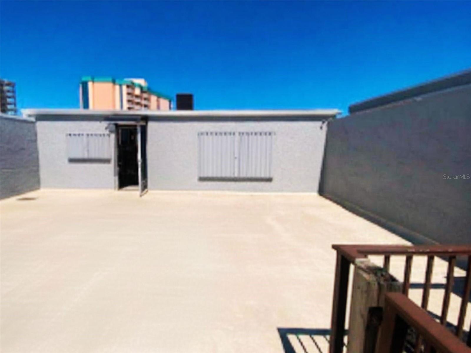 ARMSTRONG - Commercial Sale