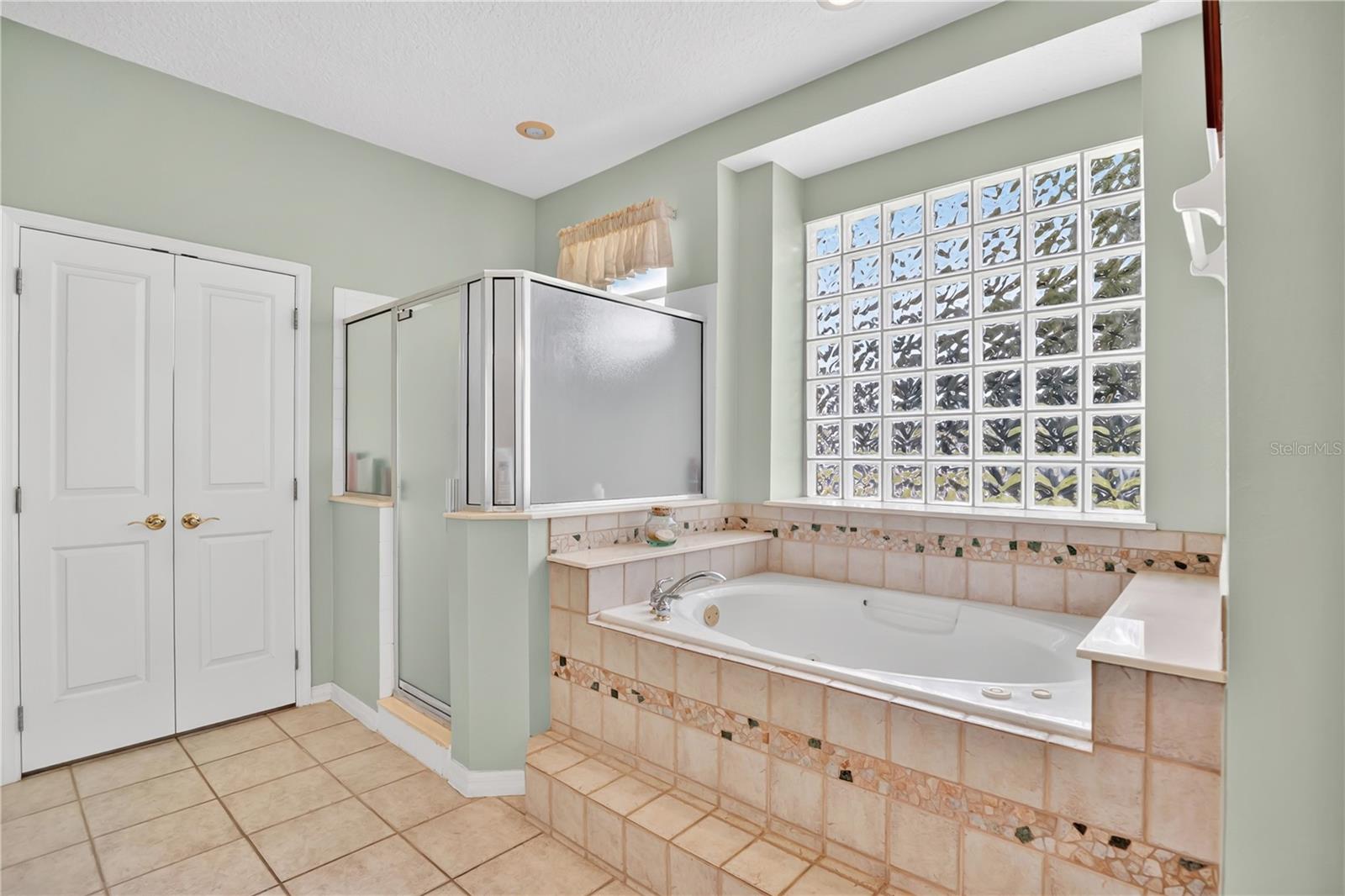 WINDSOR PLACE PH 01 - Residential