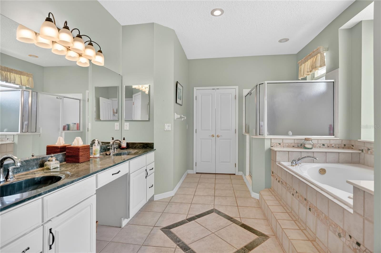 WINDSOR PLACE PH 01 - Residential