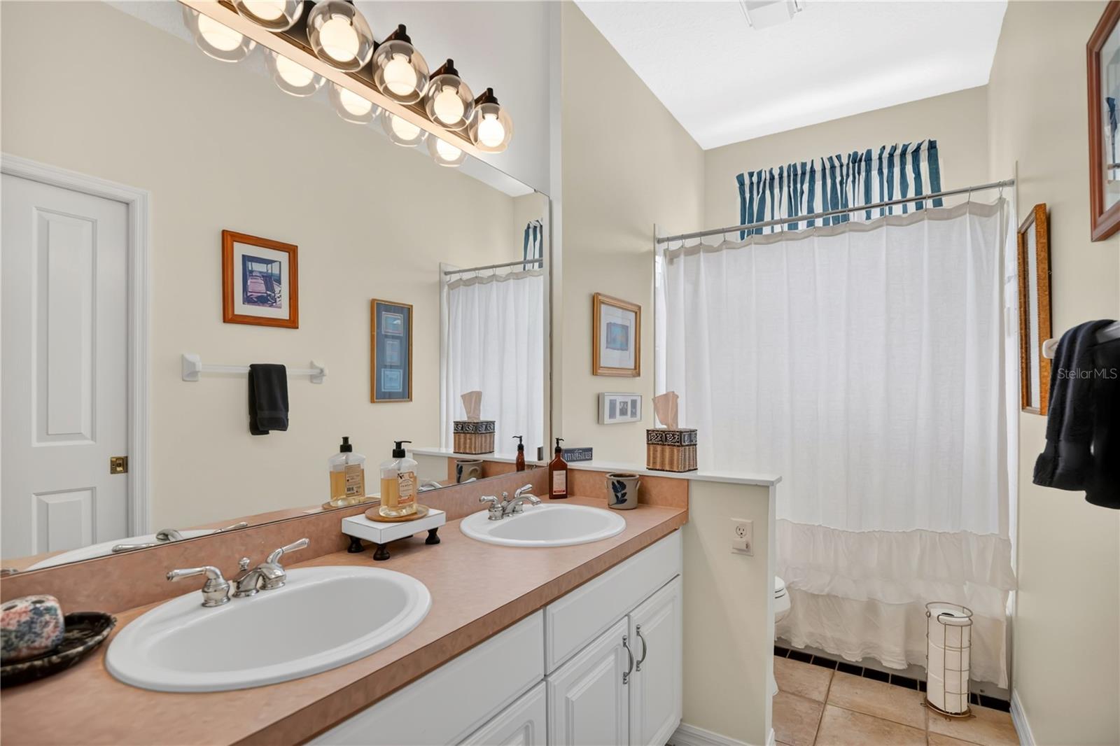 WINDSOR PLACE PH 01 - Residential