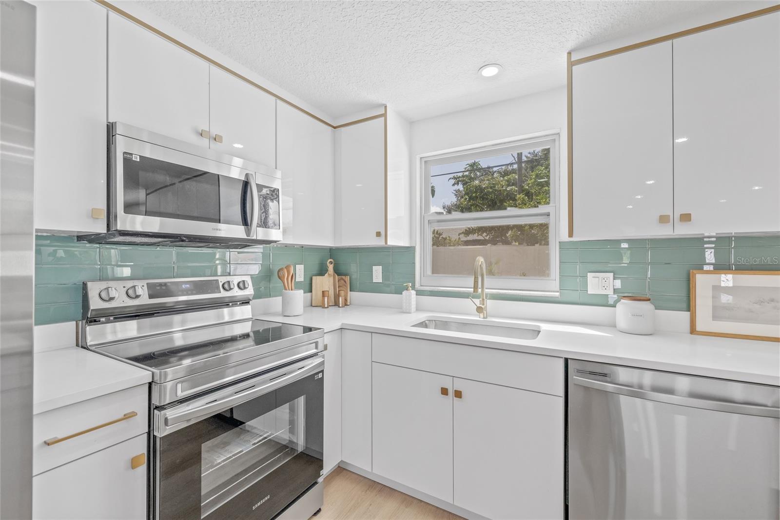 CROSS BAYOU ESTATES 5TH ADD - Residential