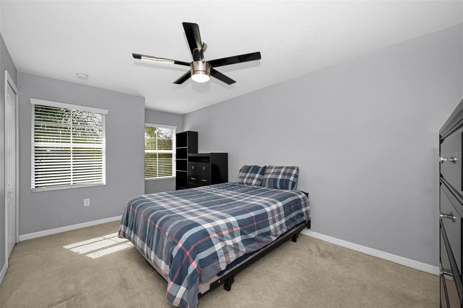 THOUSAND OAKS EAST PH V - Residential