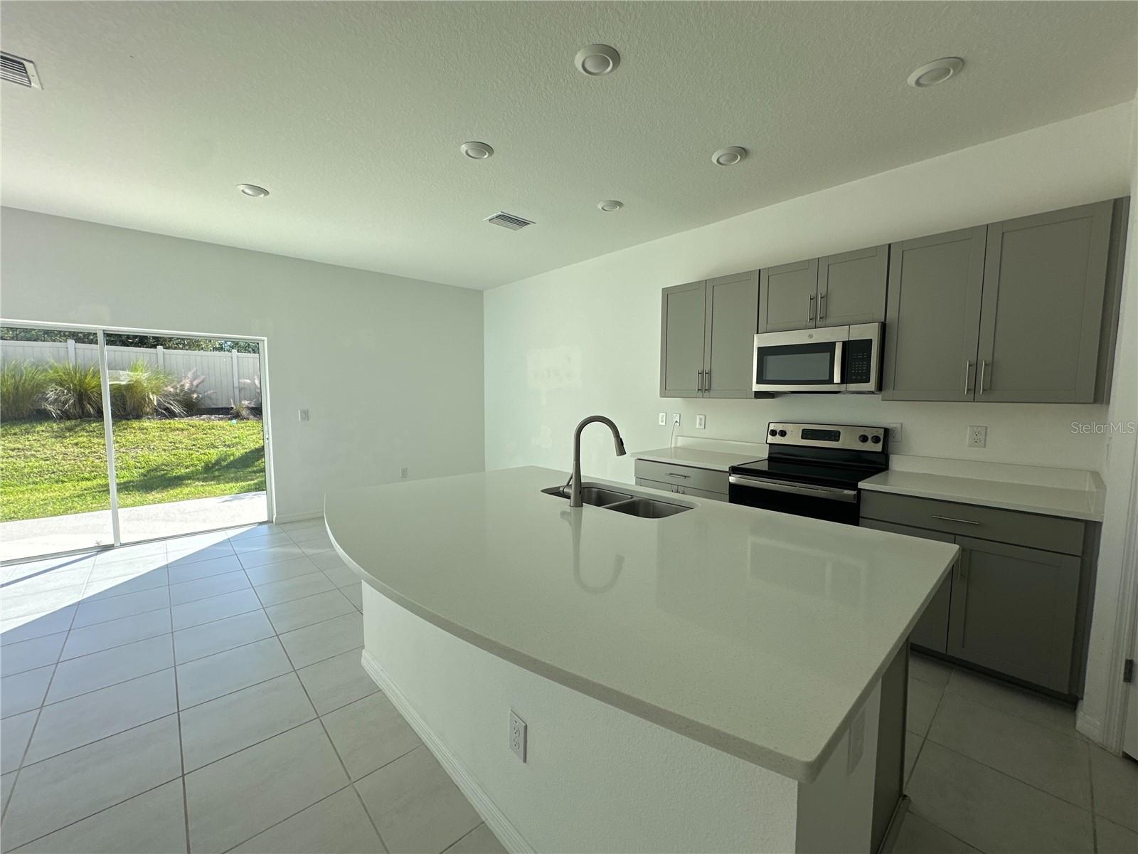 RIVER LNDG PH 2E-2F-3E - Residential Lease