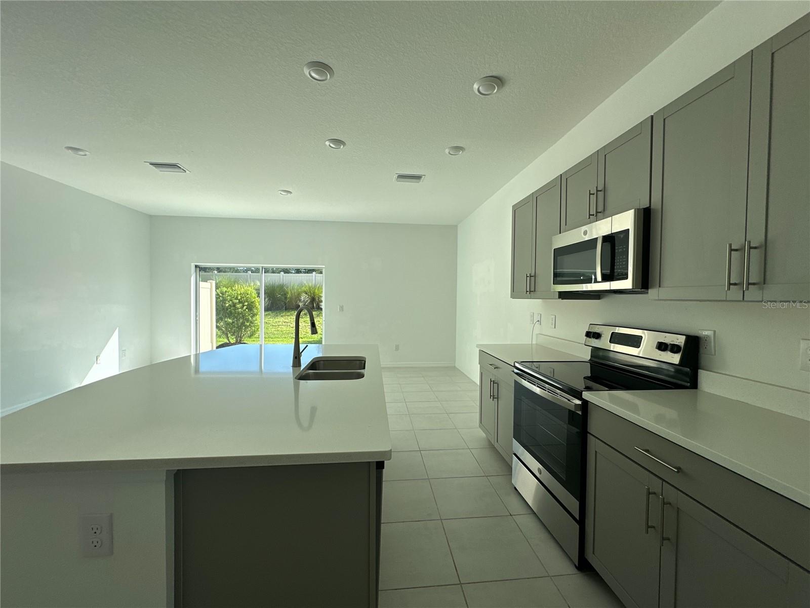 RIVER LNDG PH 2E-2F-3E - Residential Lease