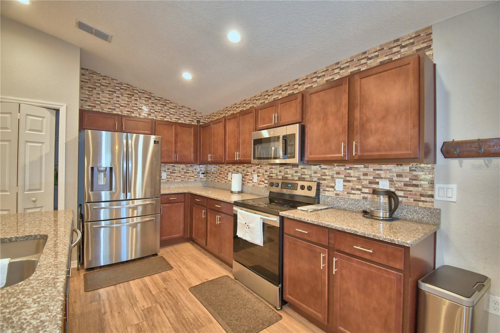 HIGHLAND MDWS 4B - Residential Lease