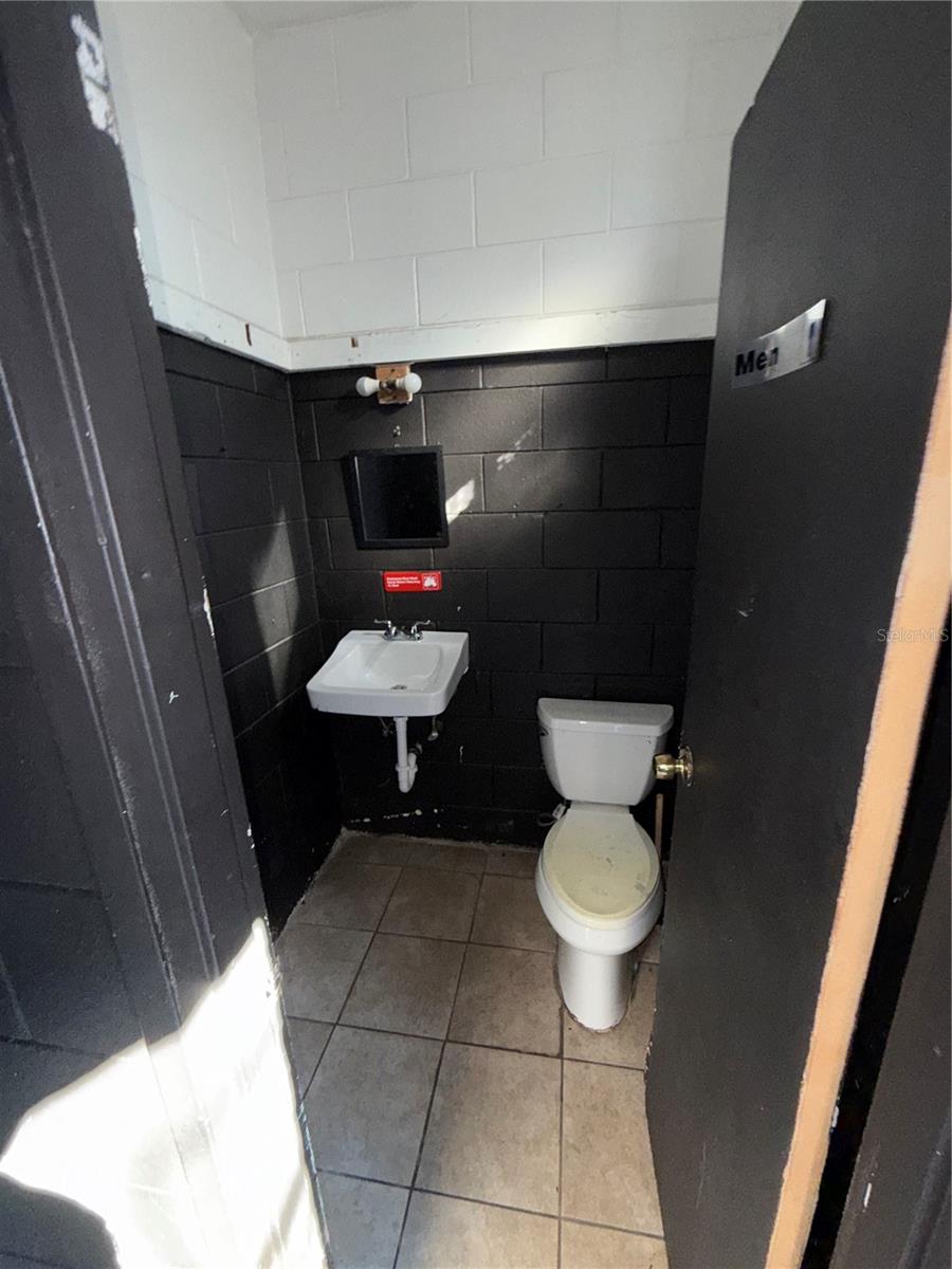 PINE HILLS MANOR - Commercial Lease