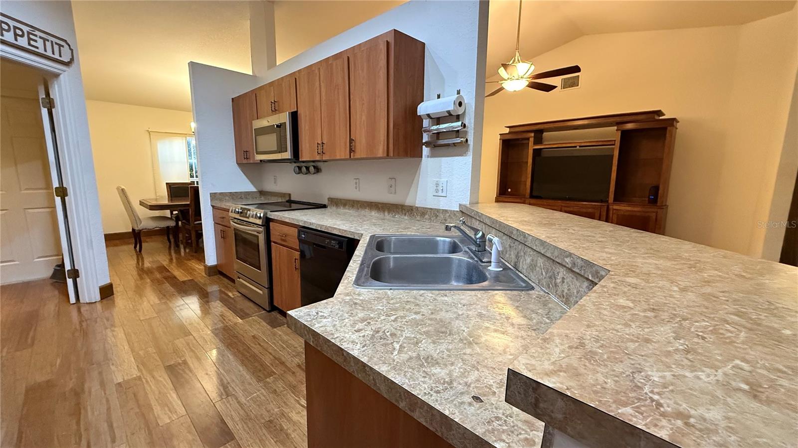 SAVANNA POINTE - Residential