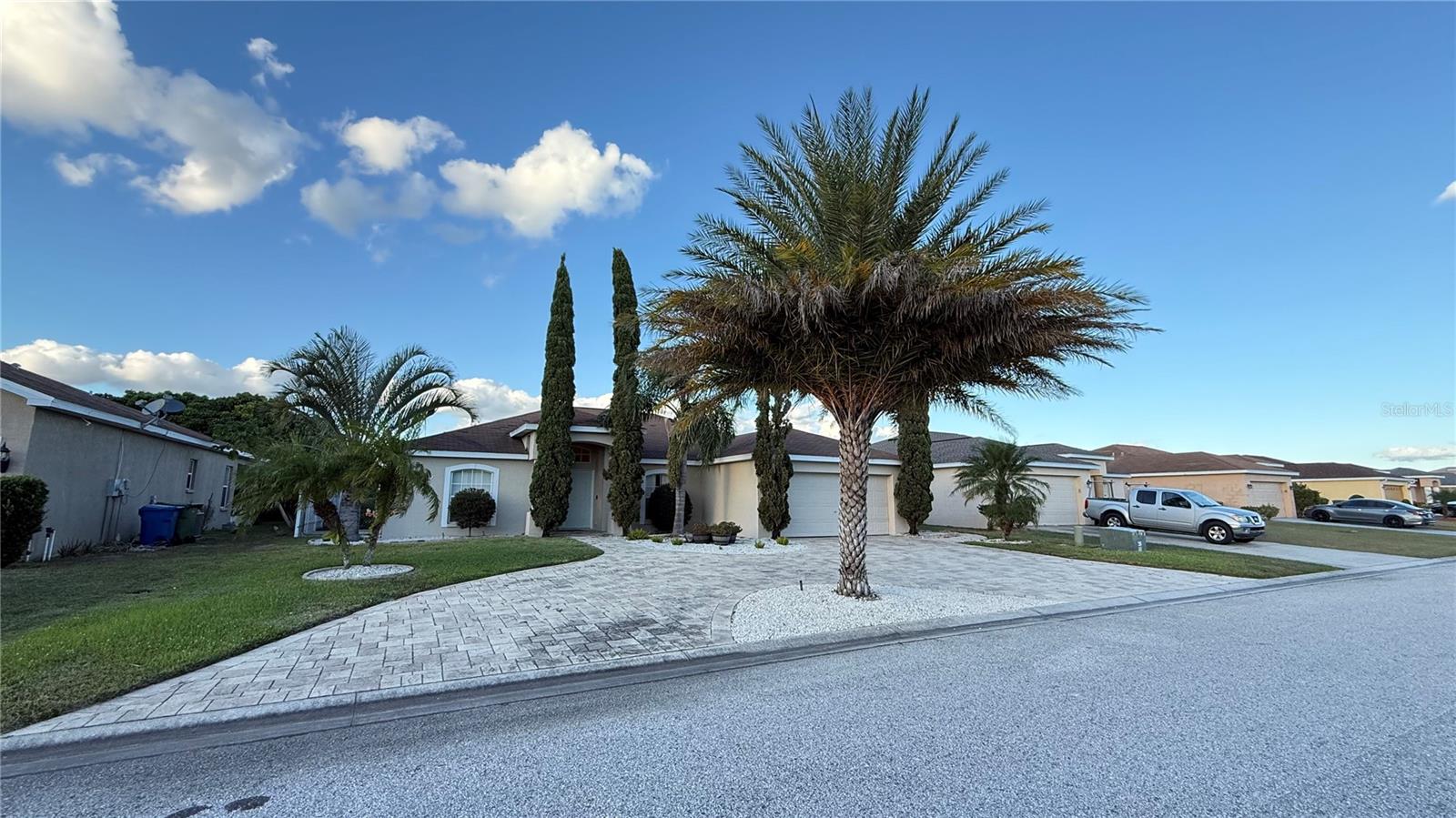 SAVANNA POINTE - Residential