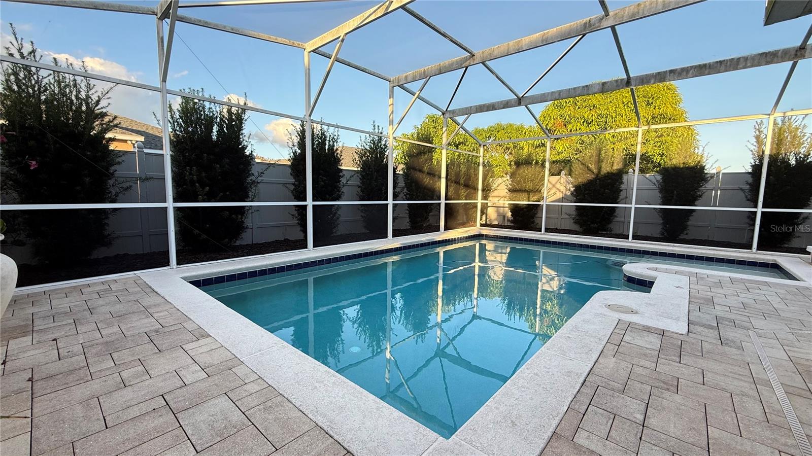 SAVANNA POINTE - Residential