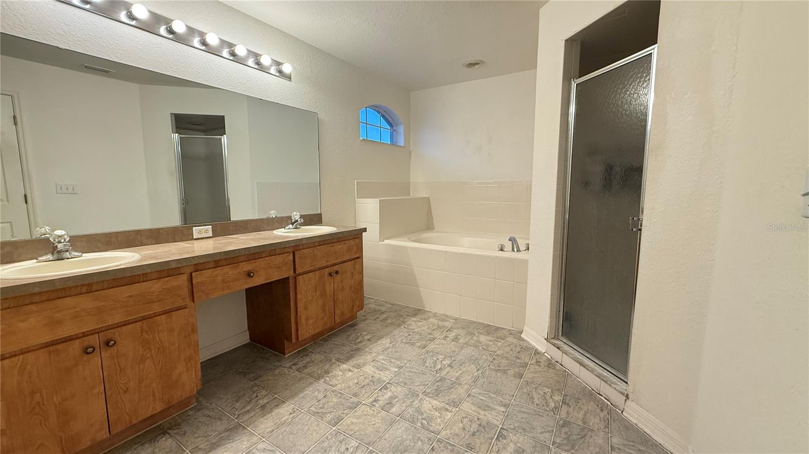 SAVANNA POINTE - Residential