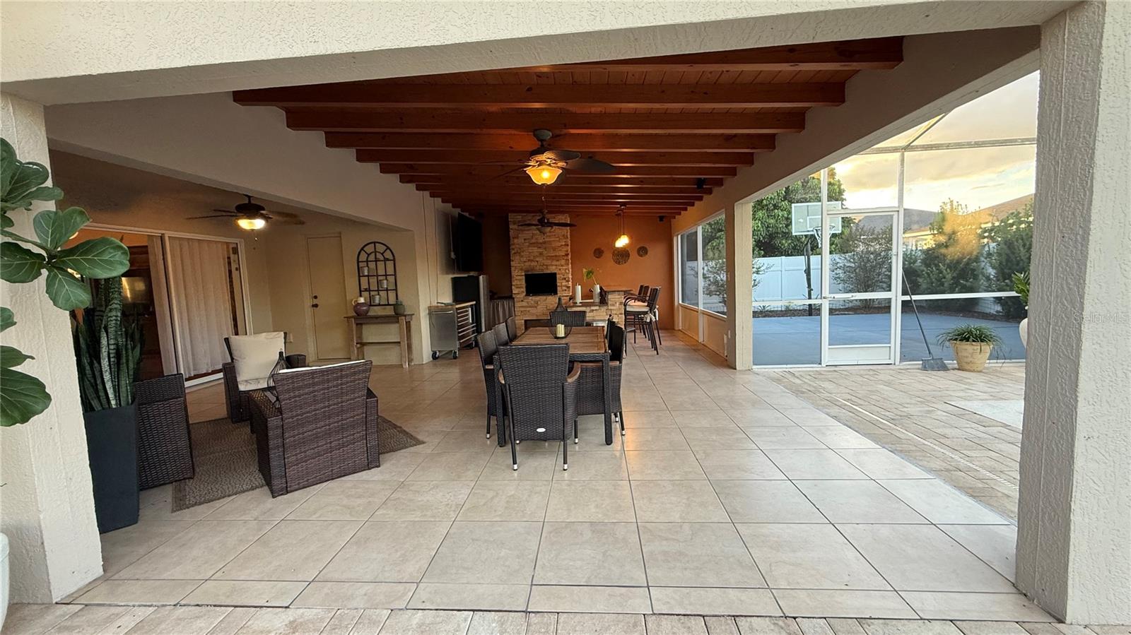 SAVANNA POINTE - Residential