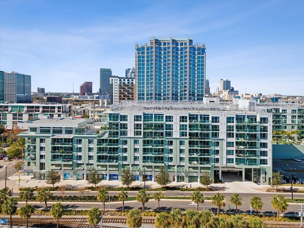 Photo of 912 Channelside Drive #2502, Tampa, FL 33602 (MLS # TB8438163)