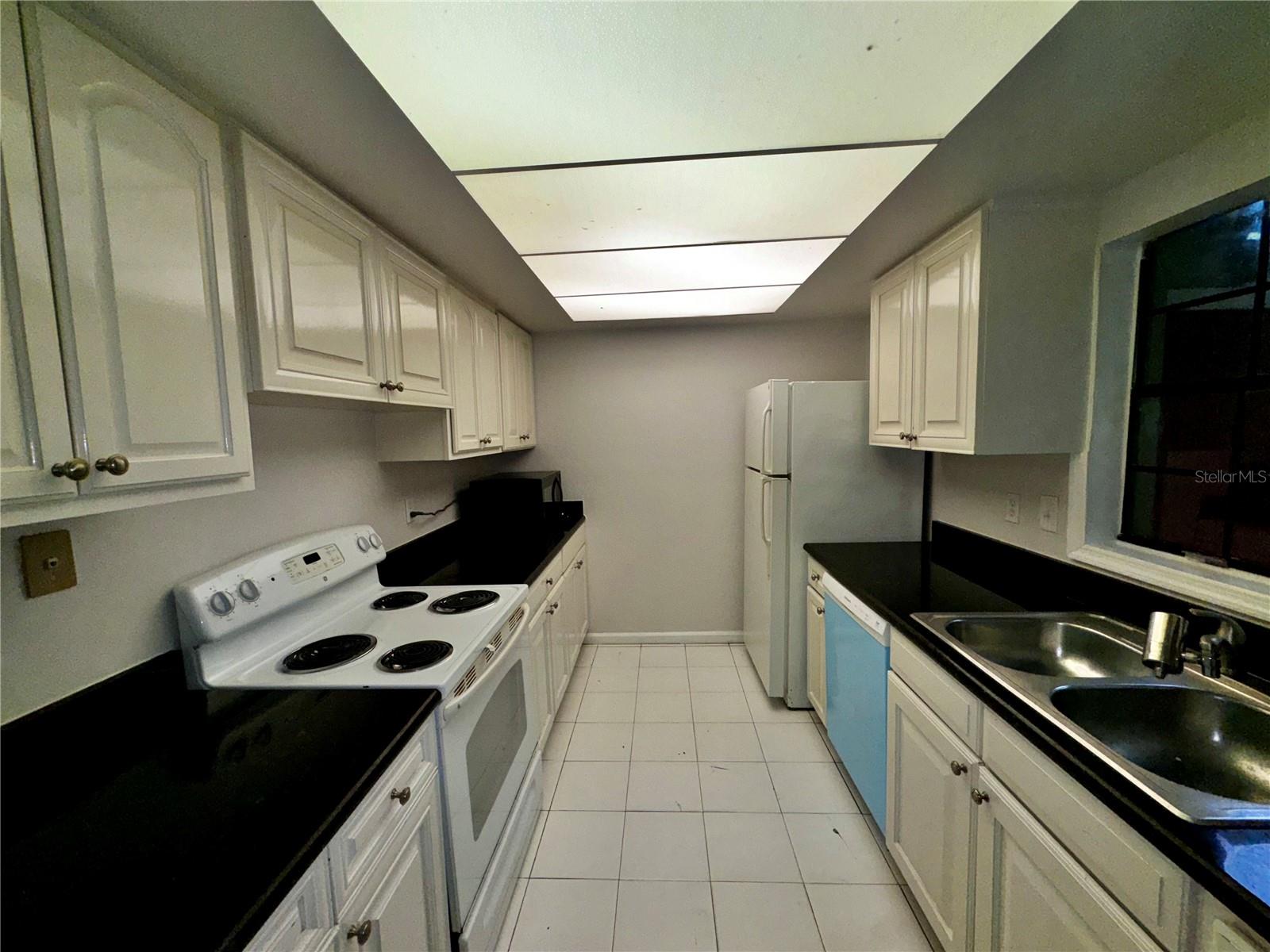 HIDDEN OAKS CONDO PH 01 - Residential Lease