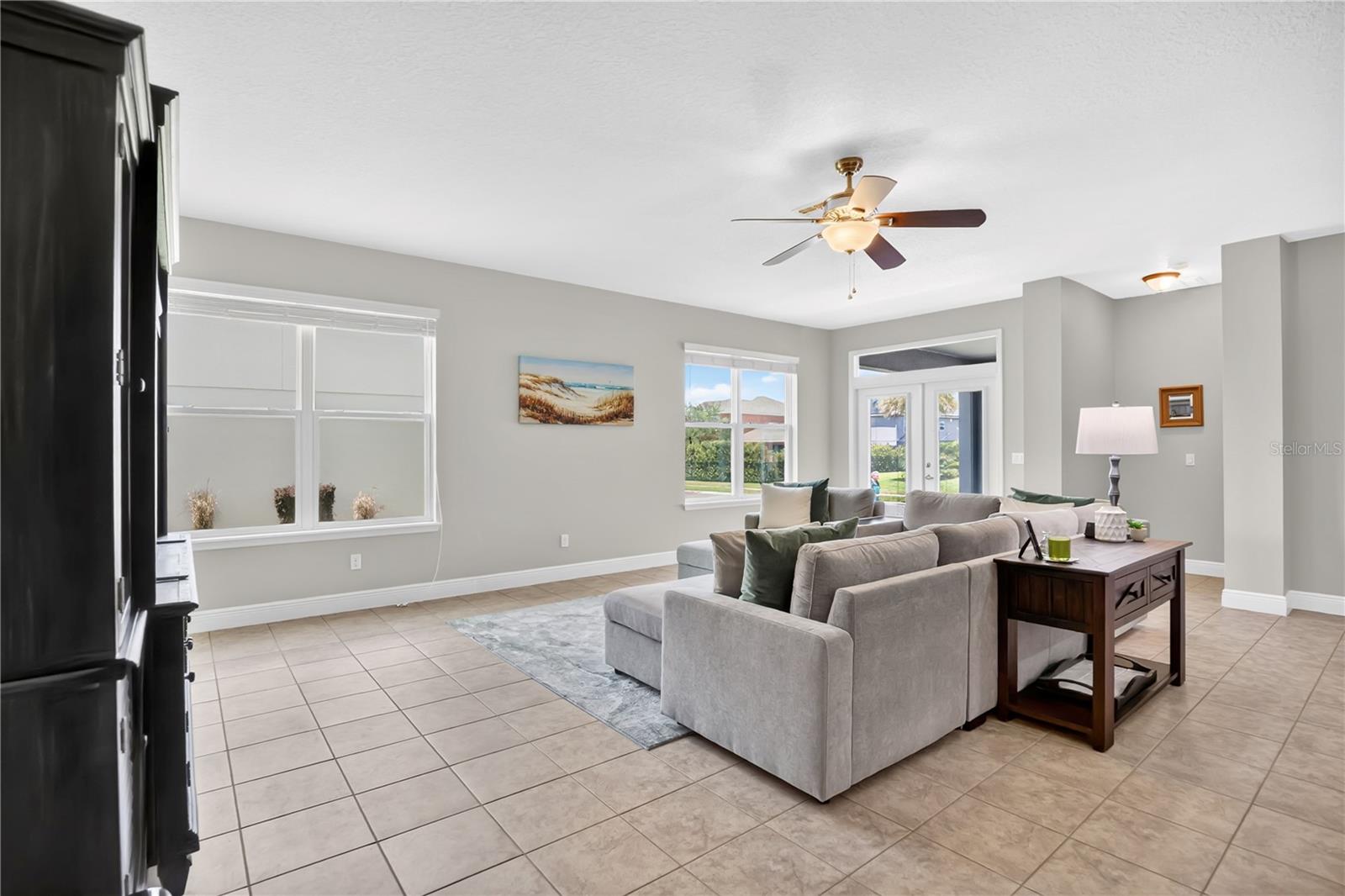 JOHNS LAKE POINTE - Residential