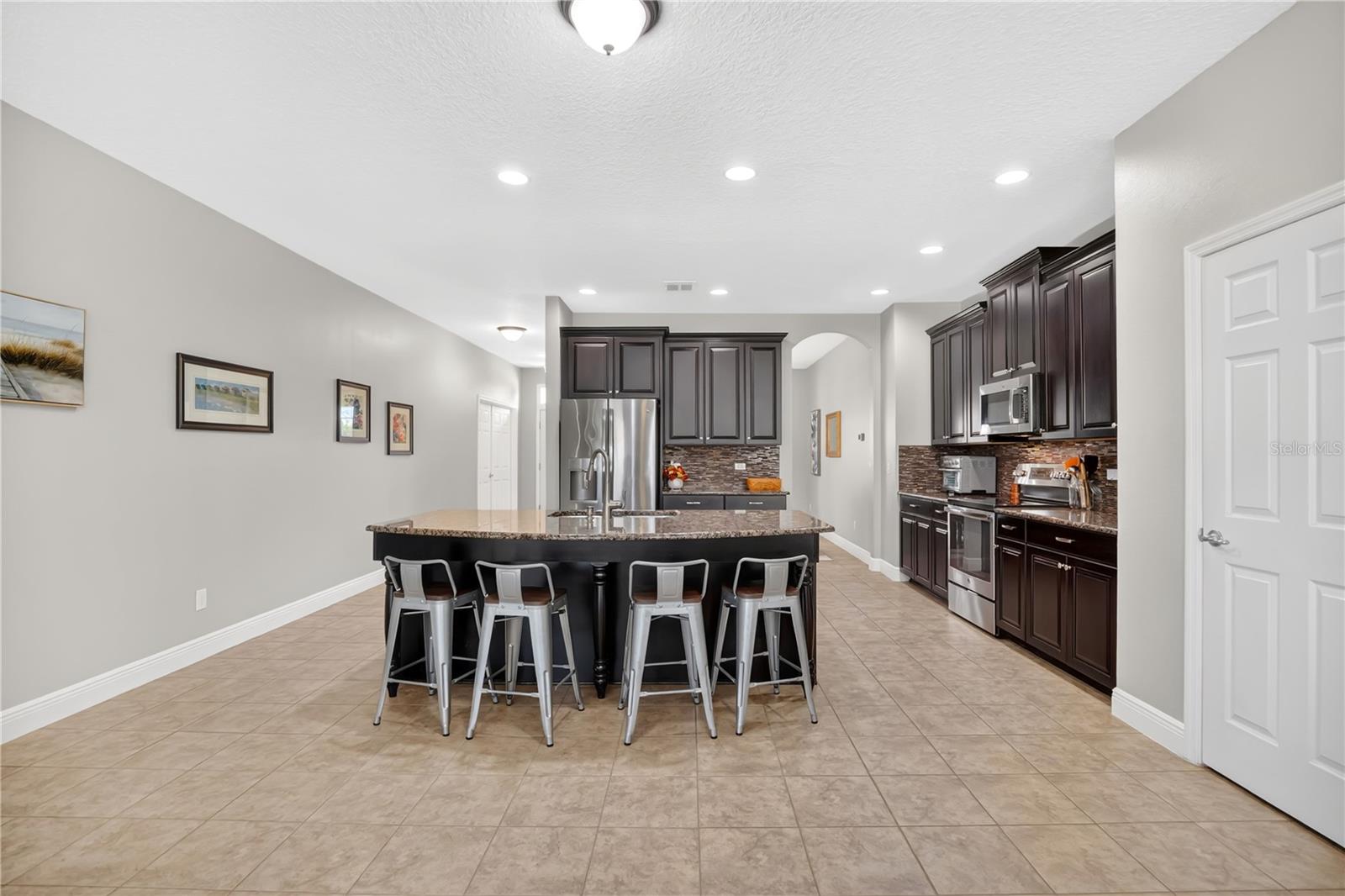 JOHNS LAKE POINTE - Residential